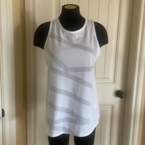 Nike tank top.  White size large. - Picture 5 of 5